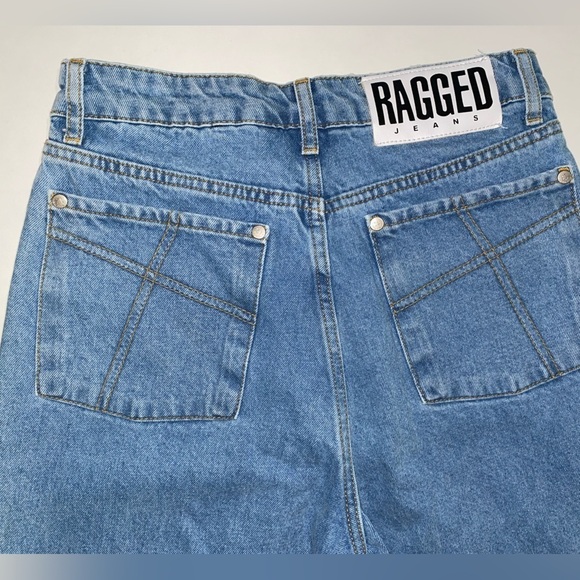 THE RAGGED PRIEST RAW HEM LIGHT WASH MOM JEANS - Picture 2 of 11